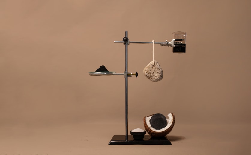 Detox multifunctional shampoo bar stand with coconut, pumice, charcoal and tamanu oil